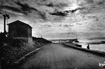 Iconographie - La passe du Gois reliant à mer basse l'île de Noirmoutier à Beauvoir-sur-Mer