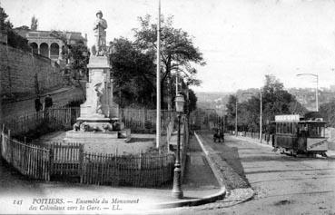 Iconographie - Ensemble du monument des Coloniaux vers la gare