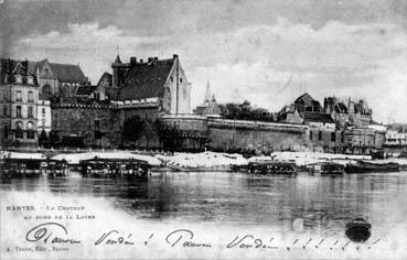 Iconographie - Le château au bord de la Loire