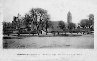 Iconographie - Le château-abbaye - Vue prise de la place d'Armes