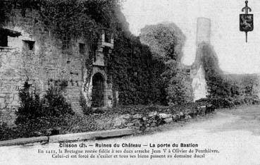 Iconographie - Ruines du château. La porte du Bastion