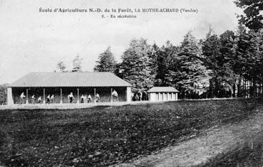 Iconographie - Ecole de l'Agriculture N.D. de la Forêt