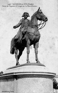 Iconographie - Statue de Napoléon 1er érigée sur la Place des Armes