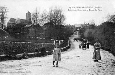 Iconographie - Entrée du bourg par la route du Poiré