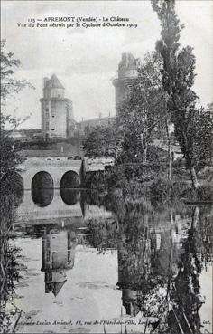 Iconographie - Vue du pont détruit par le cyclone d'octobre 1909