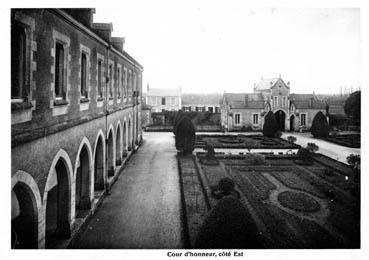 Iconographie - Institution Richelieu - cour d'honneur, côté est