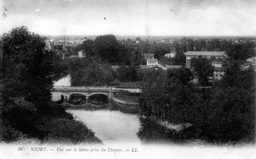 Iconographie - Vue sur la Sèvre, prise du donjon