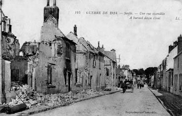 Iconographie - Senlis - Une rue incendiée