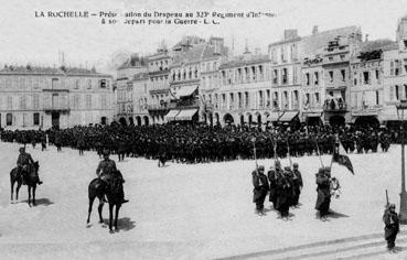 Iconographie - Présentation du drapeau du 323e régiment