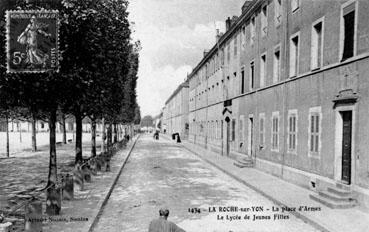 Iconographie - La place d'armes - Le lycée de jeunes filles