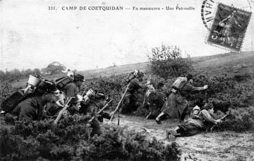 Iconographie - Camp de Coëtquidan - En manoeuvre - Une patrouille