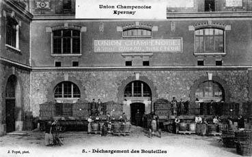 Iconographie - Epernay - Union Champenoise - Déchargement des bouteilles