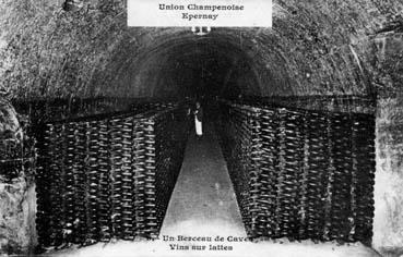 Iconographie - Epernay - Union Champenoise - Un berceau de cave - Vins sur lattes
