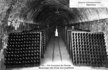 Iconographie - Epernay - Union Champenoise - Un berceau de caves - Remuage