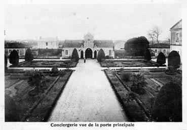 Iconographie - Institution Richelieu - Conciergerie vue de la porte principale