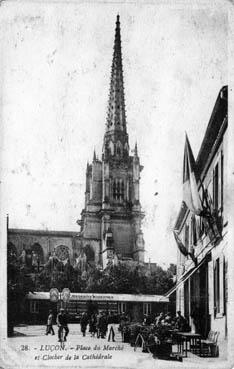 Iconographie - Place du Marché et clocher de la cathédrale