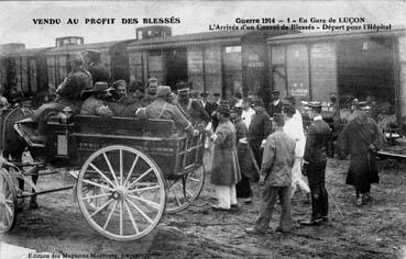 Iconographie - Guerre 1914 - En gare de Luçon - L'arrivée d'un covoi de blessés