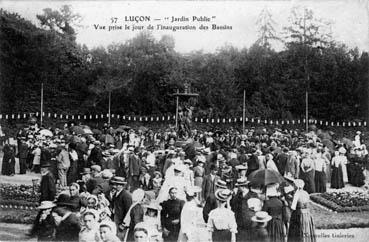 Iconographie - Jardin public - Vue prise le jour de l'inauguration des bassins