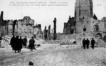 Iconographie - Les ruines de l'Hôtel de Ville