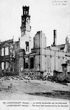 Iconographie - La mairie bombardée par les Allemands