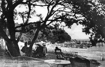 Iconographie - Terrasse de l'Hôtel Beau-Rivage et ses frais ombrages