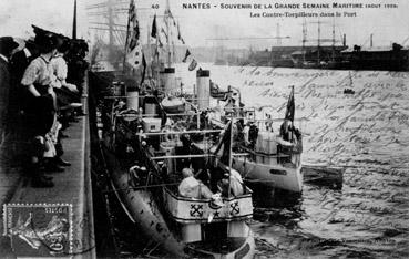 Iconographie - Souvenir de la grande semaine maritime - Les contre-torpilleurs dans le port