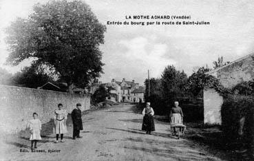 Iconographie - Entrée du bourg par la route de Saint-Julien