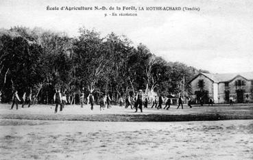 Iconographie - Ecole d'Agriculture de la Mothe-Achard - En récréation