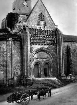 Iconographie - Portail de l'église de Vouvant