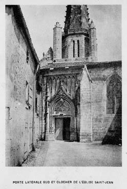 Iconographie - Porte latérale Sud et clocher de l'église Saint-Jean