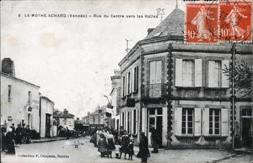 Iconographie - Rue du Centre vers les halles