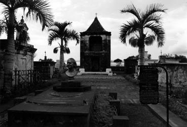 Iconographie - Saint-Paul Cimetière marin, tombe du conte Delisle