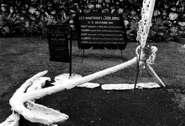 Iconographie - Saint-Paul - Cimetière marin, tombe des naufragés du "Ker Anna"