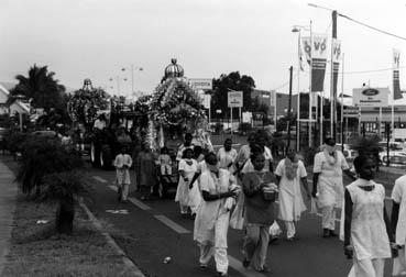 Iconographie - Saint-Pierre - rituel tamoul, les percussionistes en procession