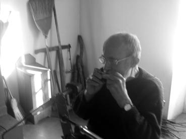 Iconographie - Guy Trojet à l'harmonica