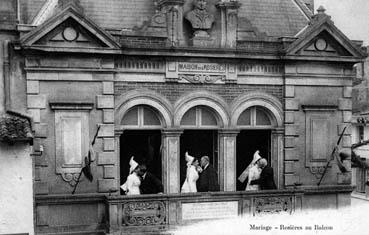 Iconographie - Mariage - Rosières au balcon