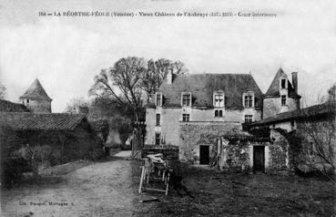 Iconographie - Vieux château de l'Aubraye (1575-1577) - Cour intérieure