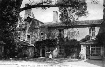 Iconographie - Château de l'Aubraye - Cour intérieure