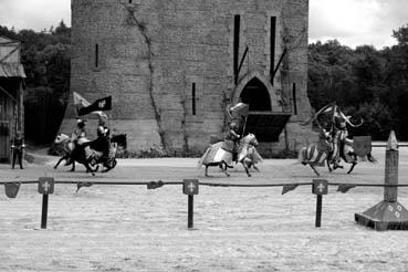 Iconographie - Le Grand Parcours du Puy du Fou - Le spectacle du donjon