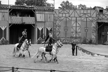 Iconographie - Le Grand Parcours du Puy du Fou - Le spectacle du donjon