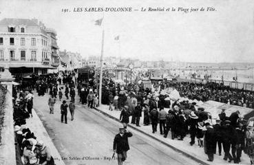 Iconographie - Le remblai et la plage jour de fête