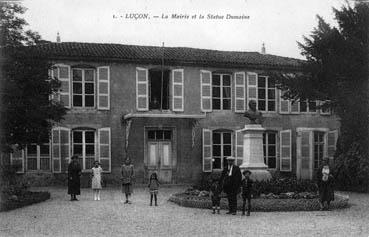 Iconographie - La mairie et la statue Dumaine