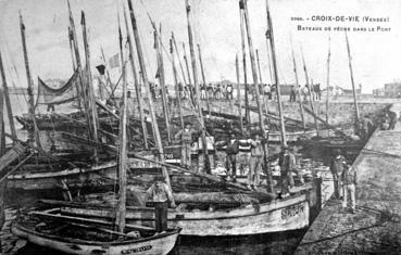 Iconographie - Bateaux de pêche dans le port