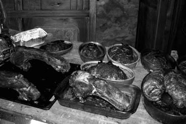 Iconographie - Charcuterie à Barrot - La viande et les pâtés sortant du four