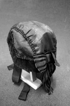 Iconographie - Bonnet d'enfant dit "calotte noir"