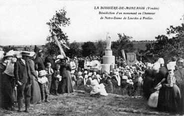 Iconographie - Bénédiction d'un monument en l'honneur de Notre-Dame de Lourdes à Prelier