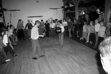 Iconographie - Bal au Vasais - Le Duo Bertrand menant la danse