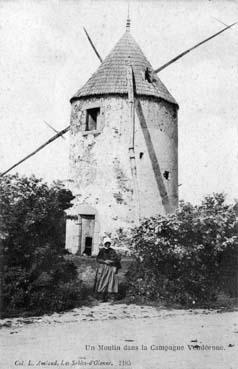 Iconographie - Un moulin dans la campagne vendéenne