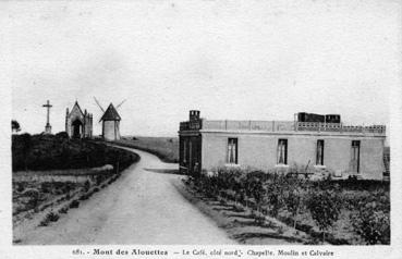 Iconographie - Le café, côté Nord - Chapelle, moulin et calvaire