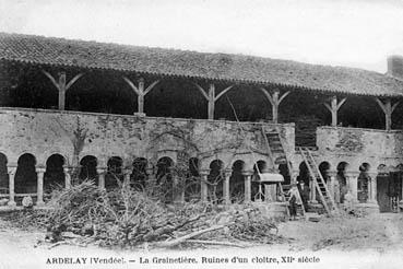 Iconographie - La Grainetière. Ruines d'un cloître, XIIe siècle